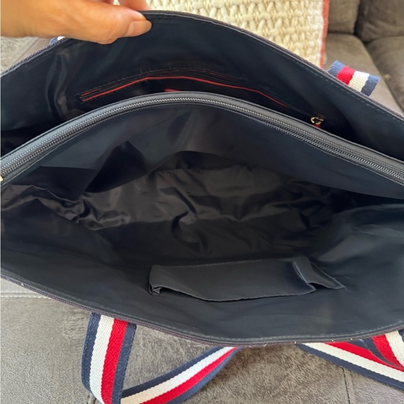 Tommy Hilfiger Black Tote and Wallet Set with Red and White Straps - Picture 10 of 12